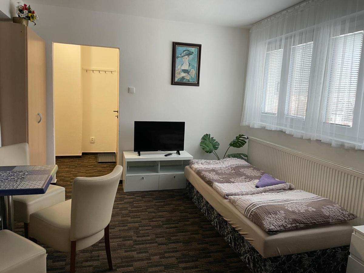 Četnická stanice Hluboká Hluboká nad Vltavou Esterno foto
